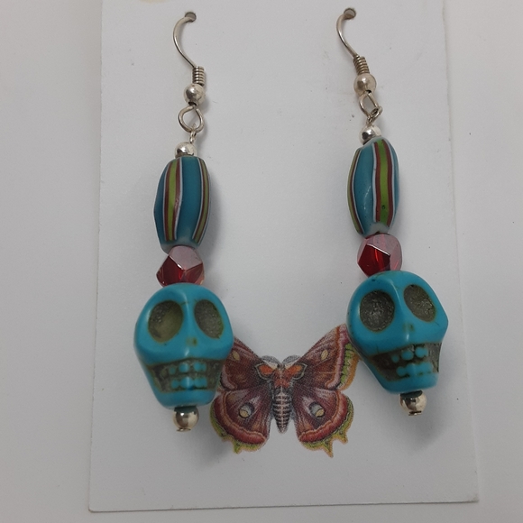 Handmade Skull Earrings With Repurposed Beads - Picture 5 of 8